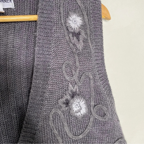 Alfred Dunner Vintage Gray Wool Blend Floral Embroidered Knit Sweater Vest Small - Picture 8 of 11